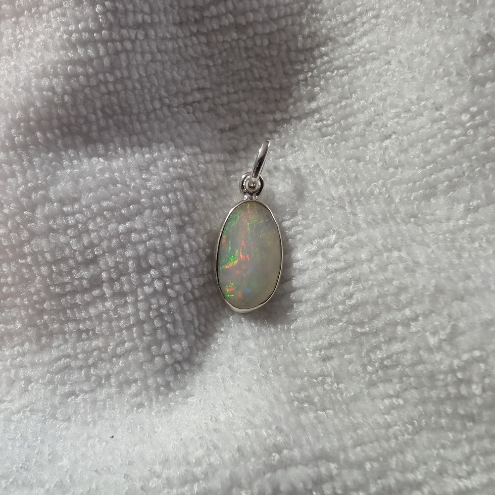Elegant Ethiopian Opal Pendant in Silver Setting - Picture 5 of 5